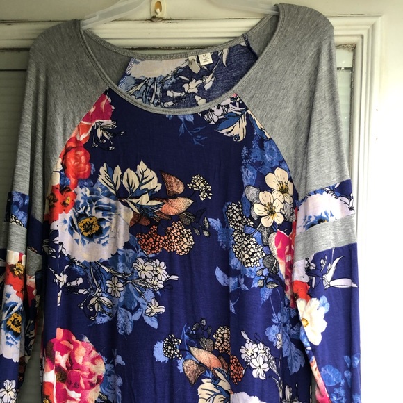 shirt - Picture 2 of 3